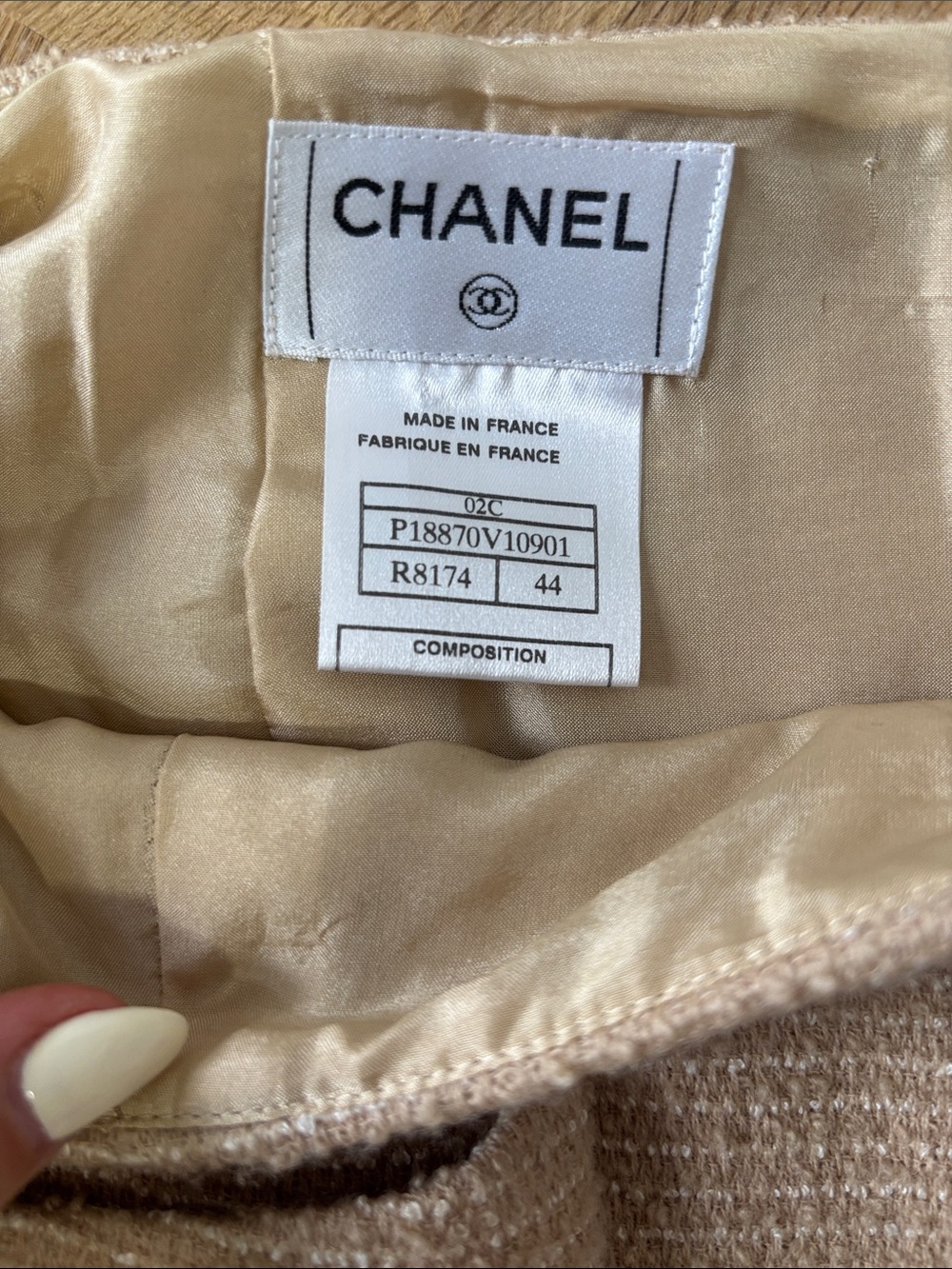 CHANEL Beige Classic Tweed Skirt with Front Pockets - Picture 2 of 8